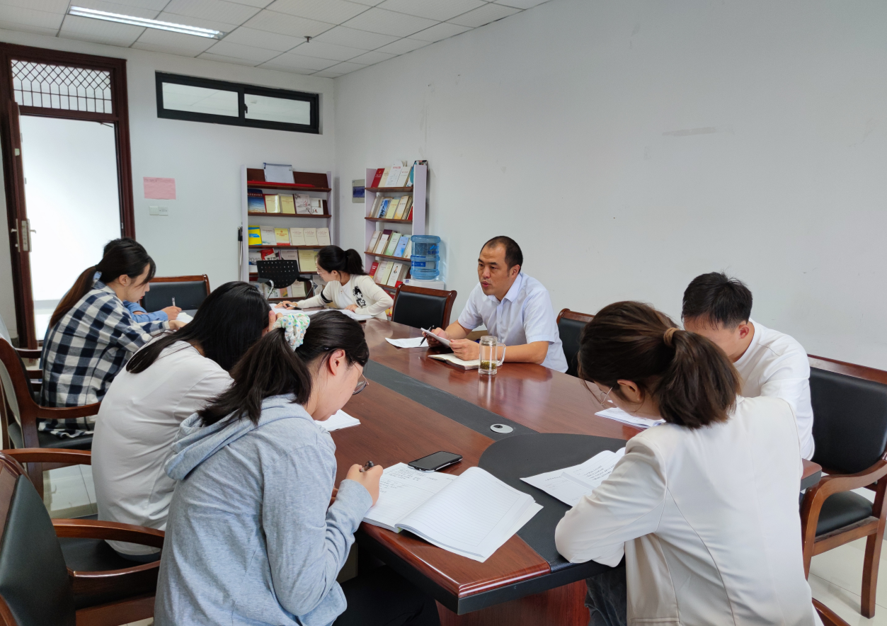 工商管理学院召开辅导员意识形态工作专题研讨会