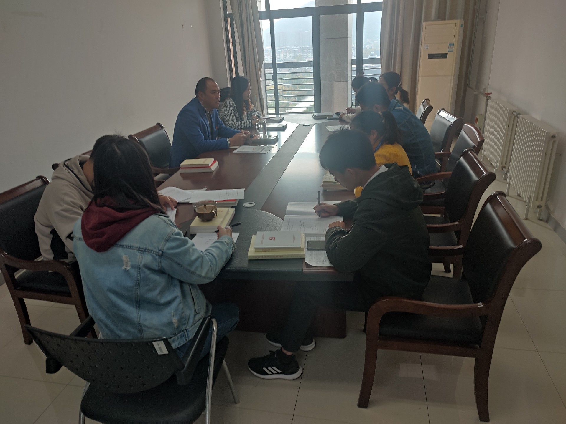 工商管理学院召开网络育人专题研讨会