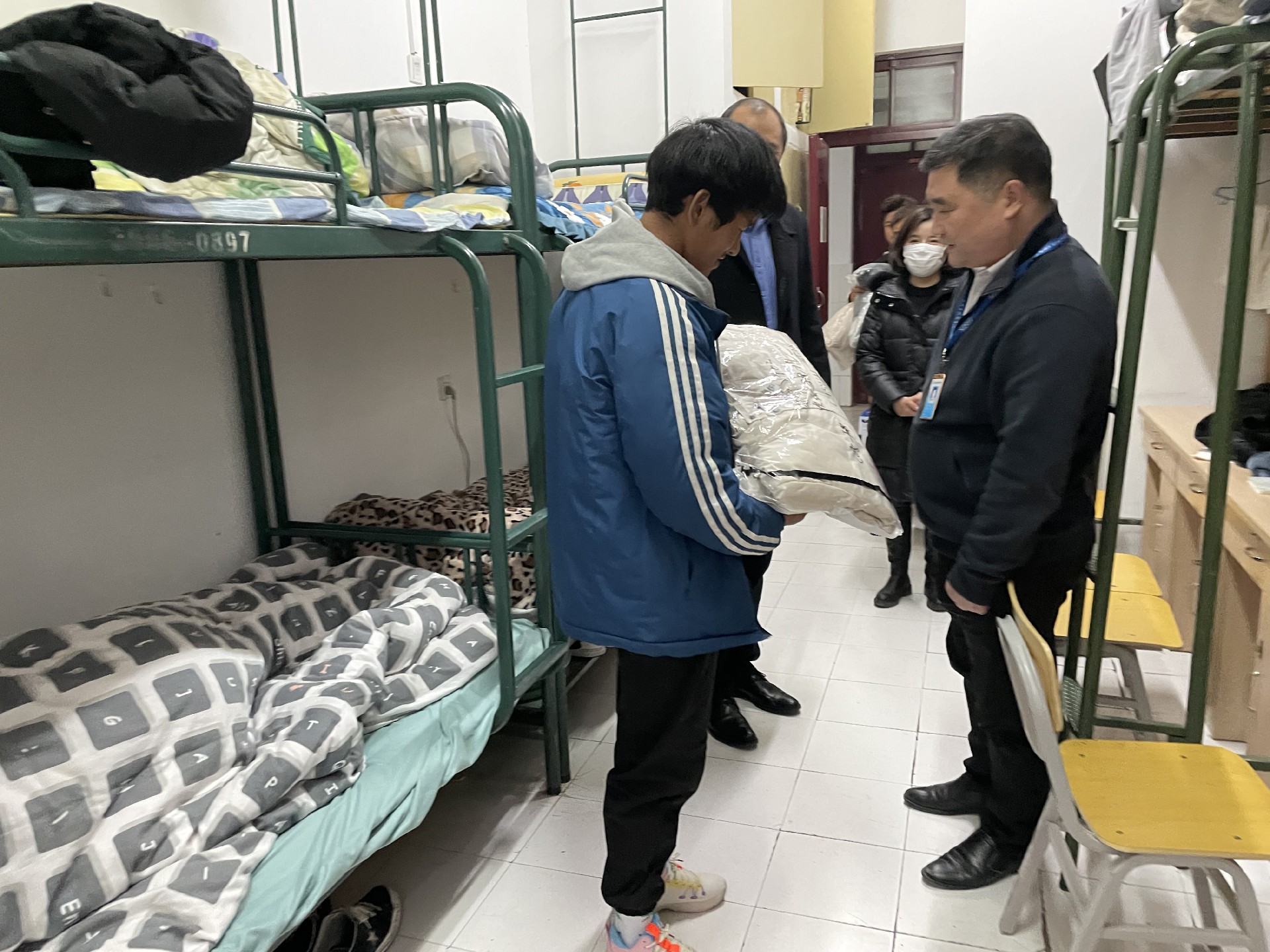 工商管理学院开展冬季送温暖活动