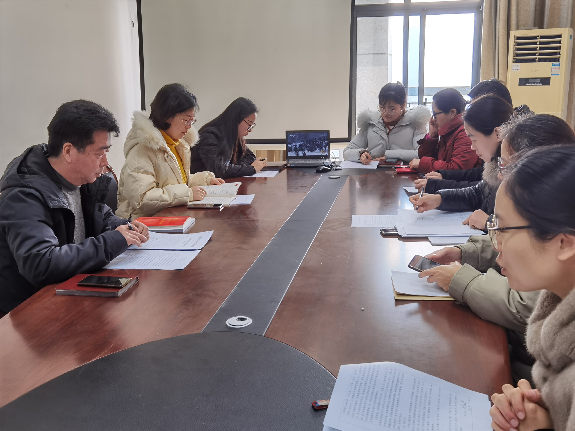 工商管理学院党总支各支部召开组织生活会和民主评议党员会