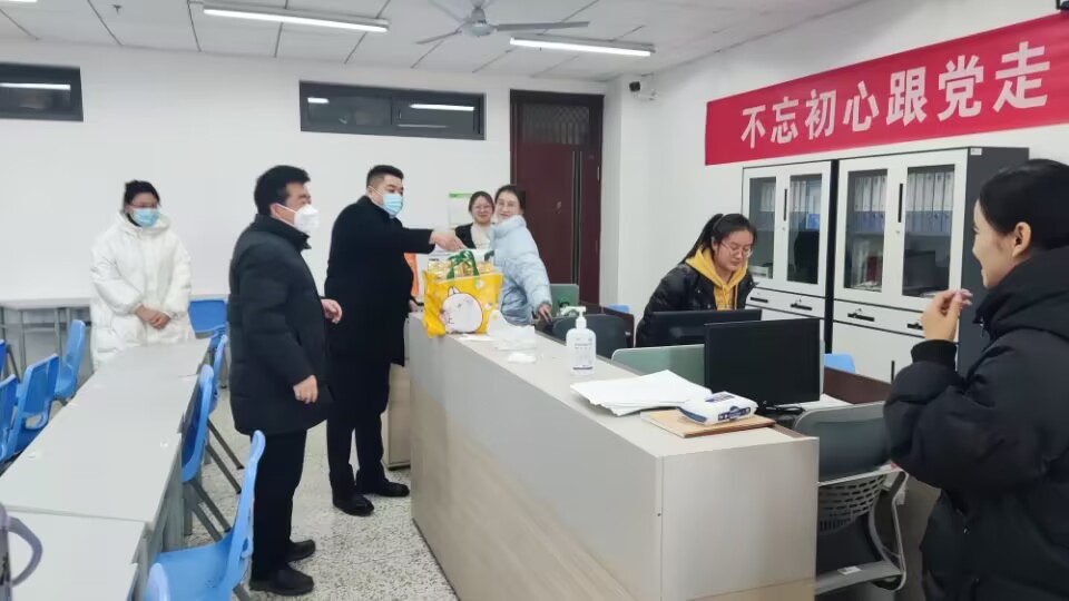 工商管理学院看望慰问技能竞赛备赛学生