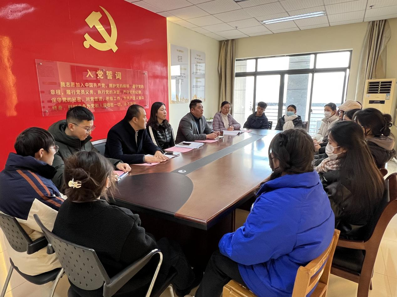 心系学生办实事 资助育人暖人心--工商管理学院开展2023年冬季送温暖活动