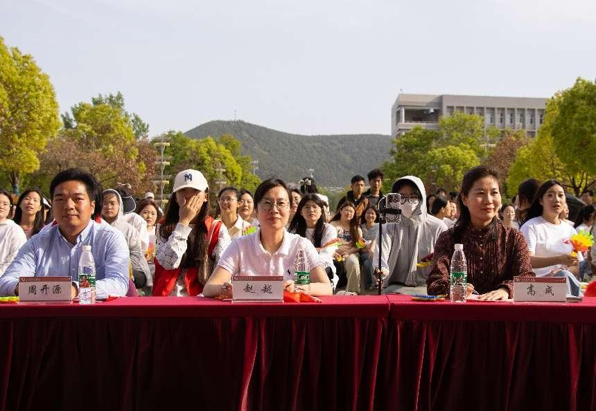 工商管理学院成功举办“六秩芳华，岁月如歌”青春歌会