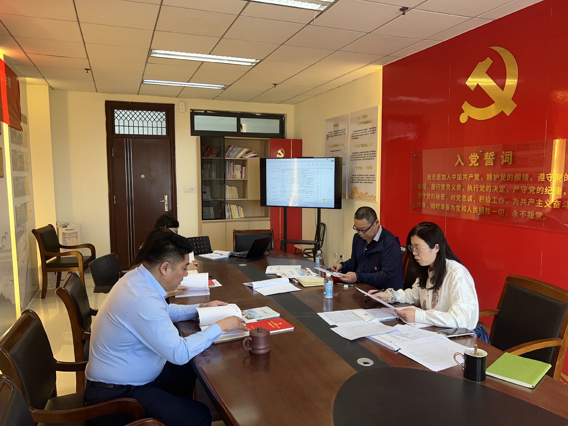 工商管理学院党总支召开五月党纪学习教育专题读书班集中学习研讨会