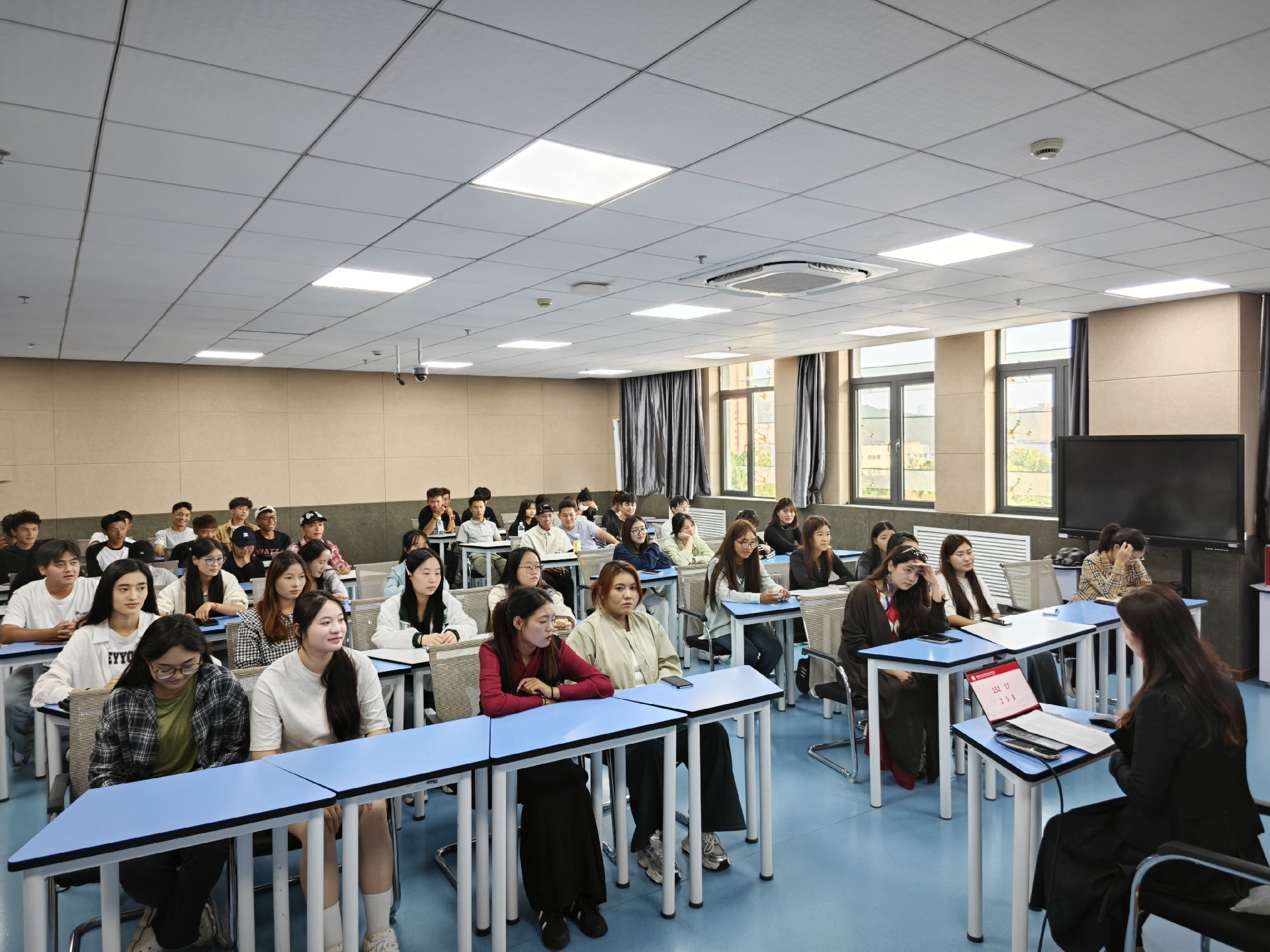 1727405053170851.jpg 1727405053170851.jpg