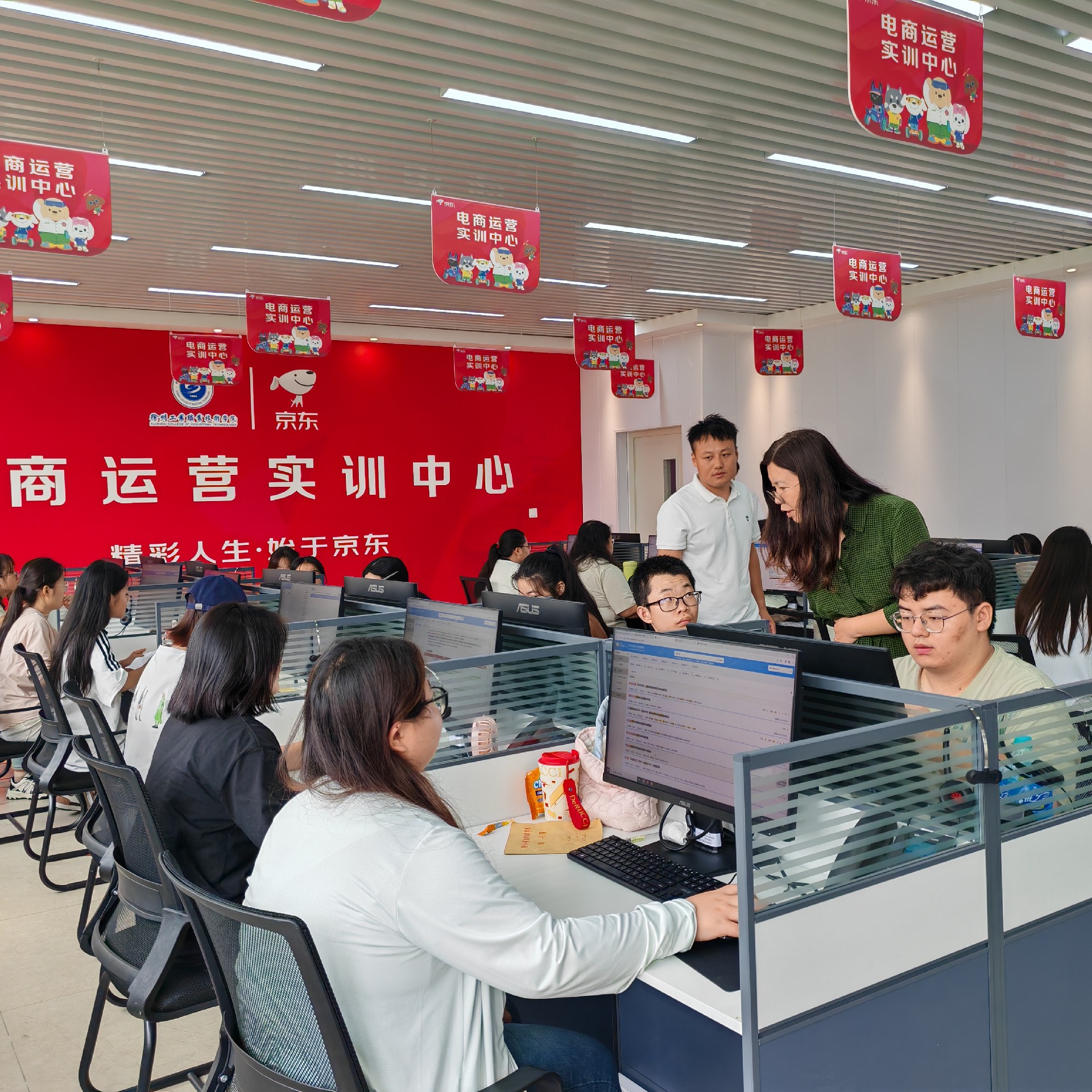 工商管理学院中秋佳节开展慰问活动