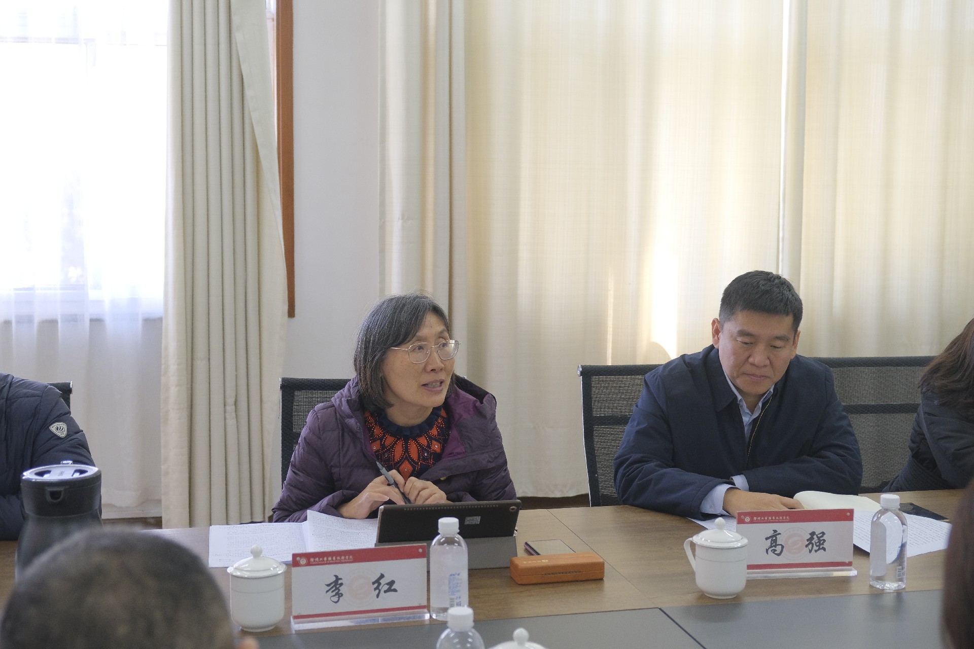 校党委副书记李红深入工商管理学院党总支开展二级理论学习中心组巡学旁听工作