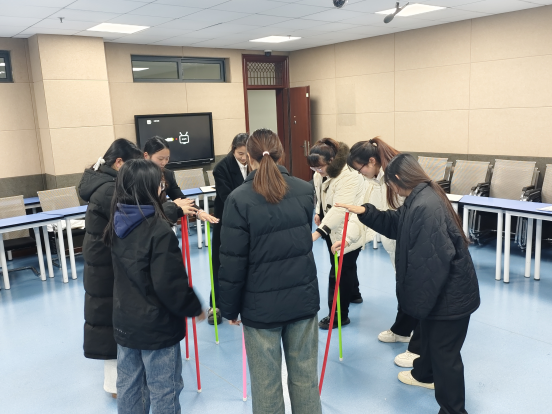 以心育心 携手同行 ——工商管理学院开展“团结心相连”团体辅导暨信仰公开课