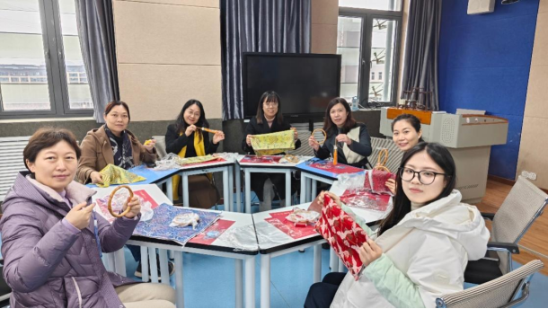 蕙质兰心，情暖芳华——工商管理学院成功举办古风竹节包制作活动