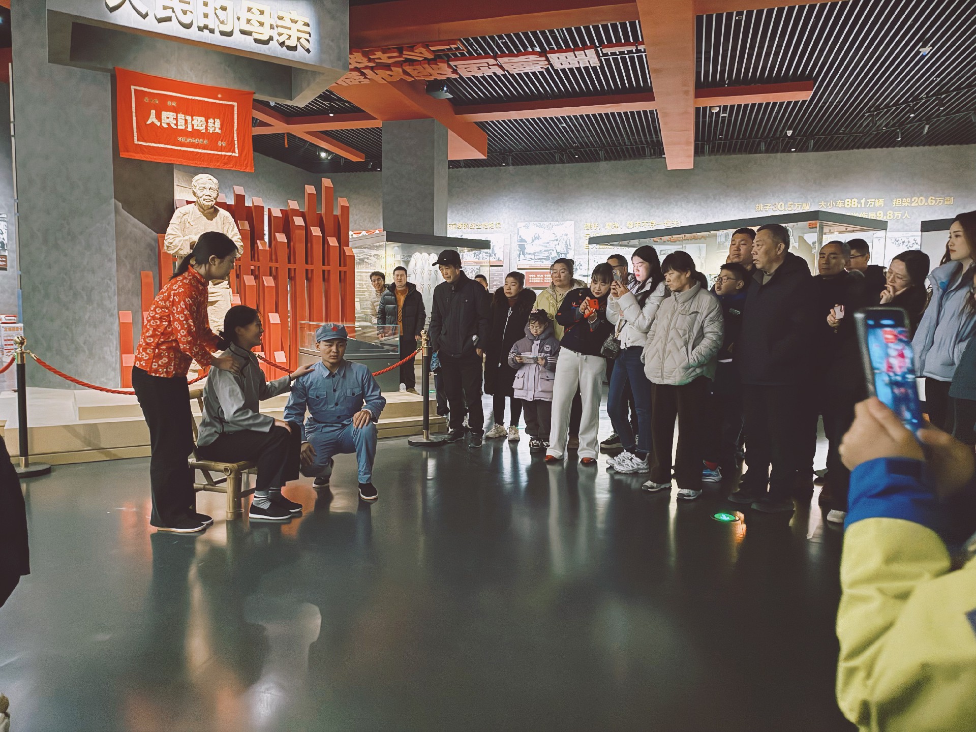 工商学子践行雷锋精神 红色传承与温暖同行