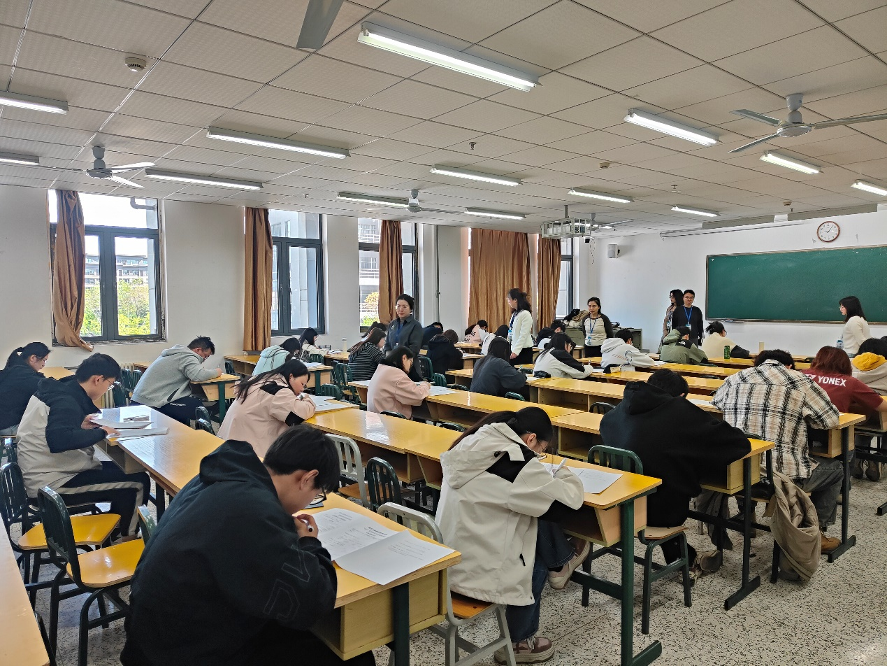 工商管理学院2022级现代物流管理专业“3+2”转段考试圆满落幕