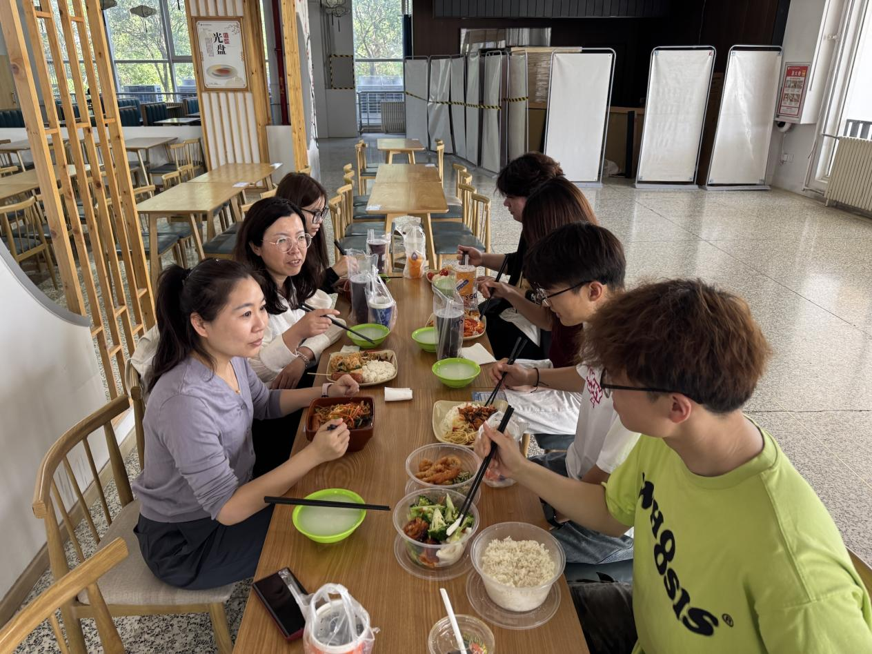 工商管理学院党总支开展 “我为师生办实事” 主题党日活动