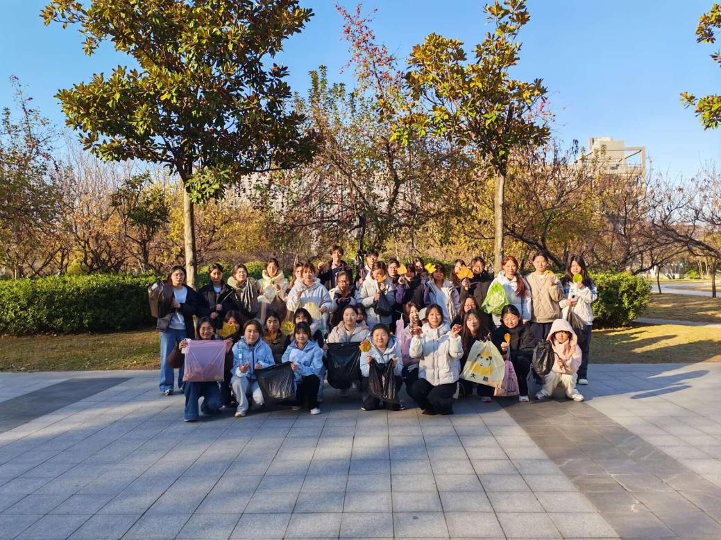 暖冬寻美 叶韵润心——工商管理学院开展自然美育与心理疗愈实践活动