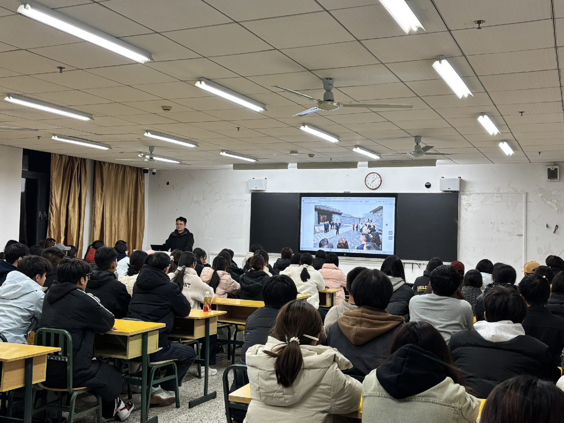 工商管理学院“青马工程”暨学生干部培训会顺利召开