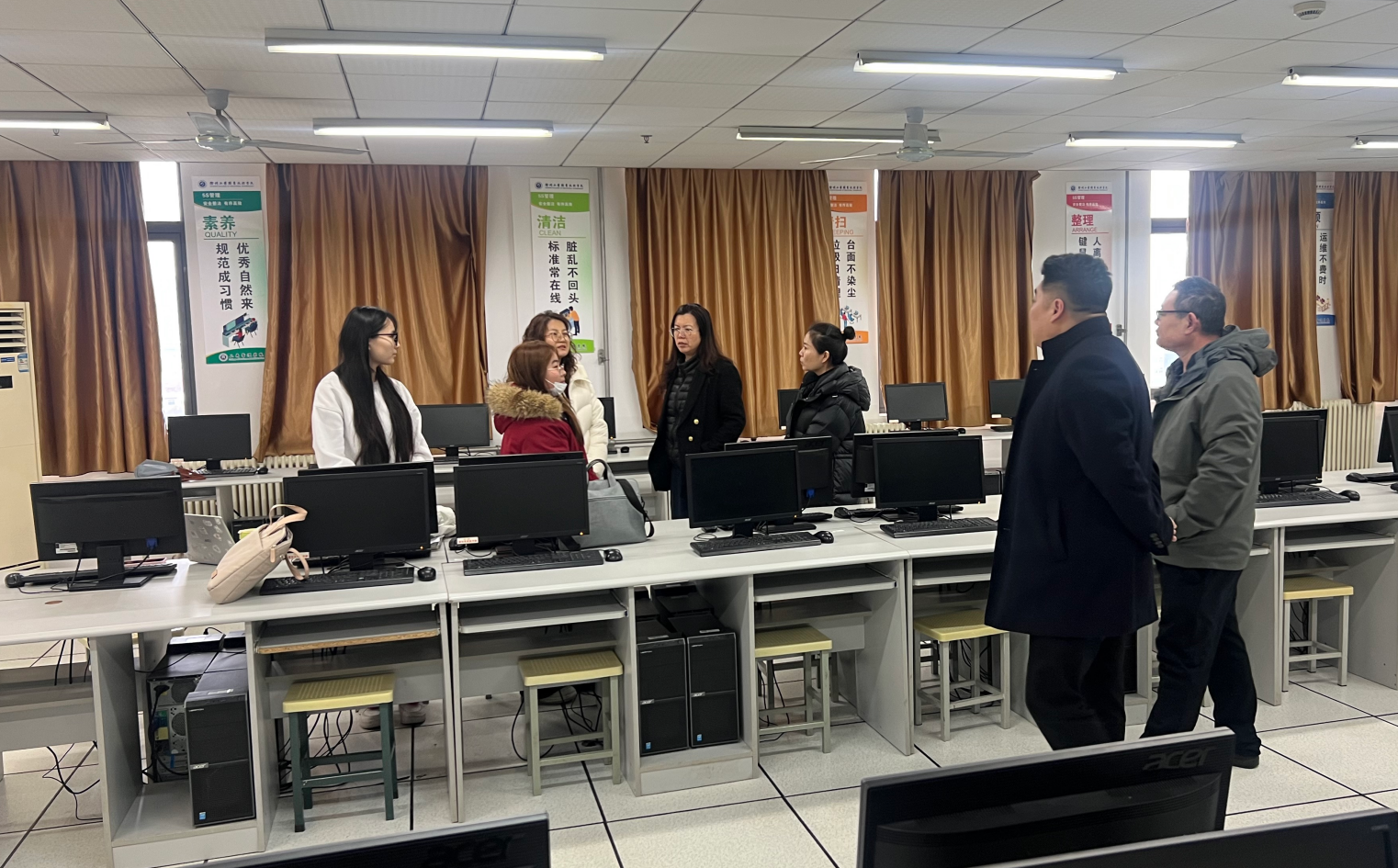 春启新程，安全护航                ——我院开展新学期实训室安全检查