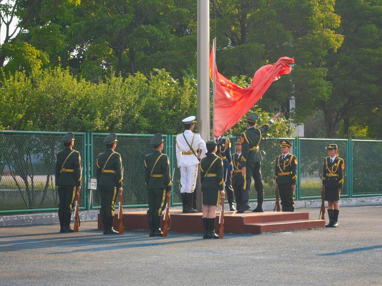 以青春赴韶华 以笃行担使命 ——数字经济学院举行主题升旗仪式暨信仰公开课活动