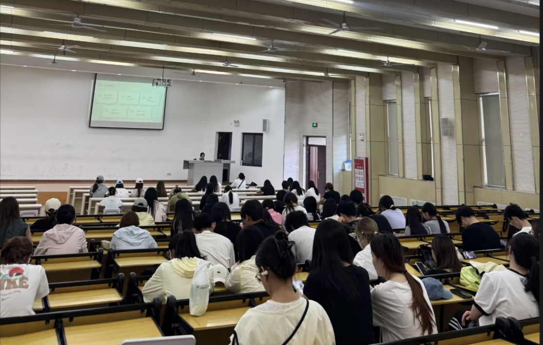 筑牢安全防线，守护阳光心灵 —— 数字经济学院开展心理委员与心理信息员系列专题系列培训
