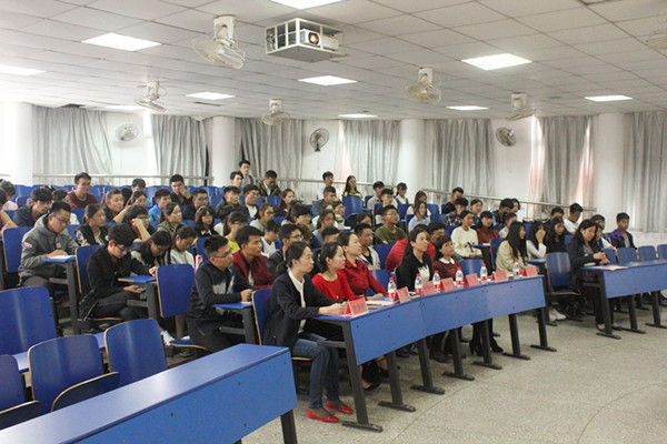 贴心服务，以心迎“亲”，工商管理学院开启最温馨最新潮的“迎新季”