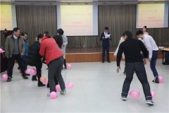 庆元旦 迎新年 欢乐一家亲-工商管理学院班主任