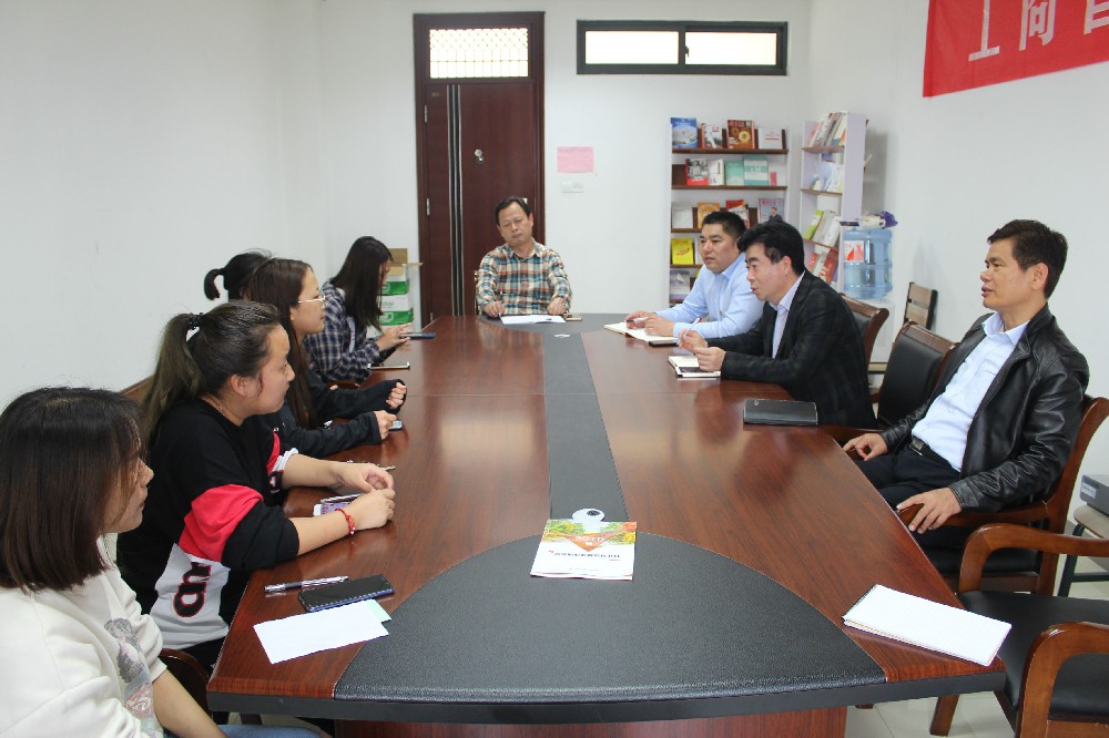 工商管理学院召开期中教学检查学生代表座谈会