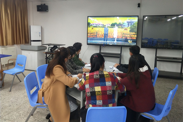 工商管理学院党总支组织观看《榜样4》专题节目