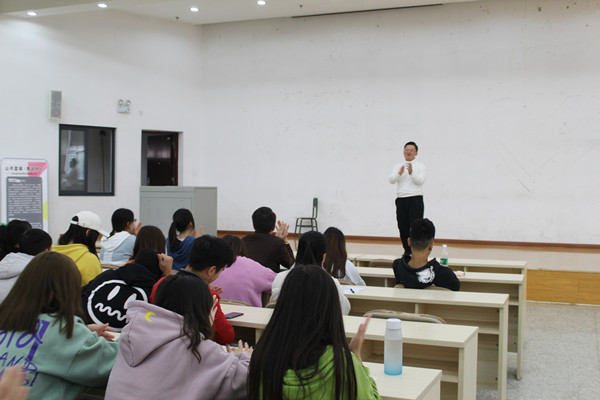 工商管理学院举办就创业校友讲座