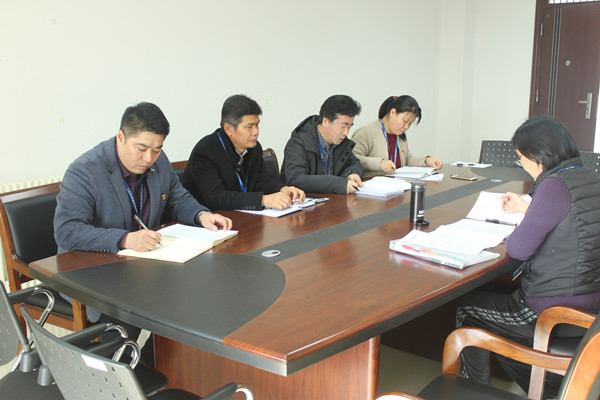 工商管理学院党总支召开民主生活会